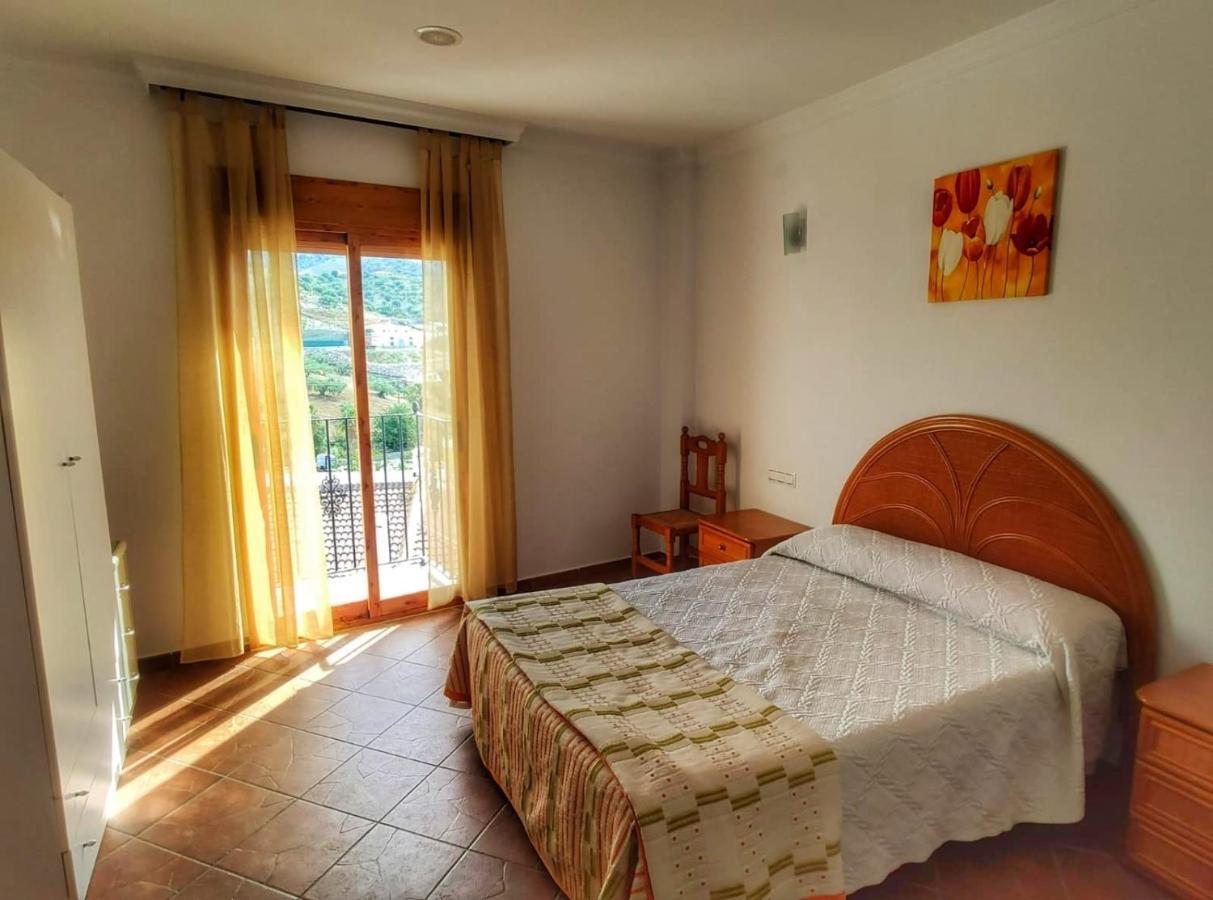 Casa Amplia Con Terraza En La Vinuela Villa Eksteriør bilde