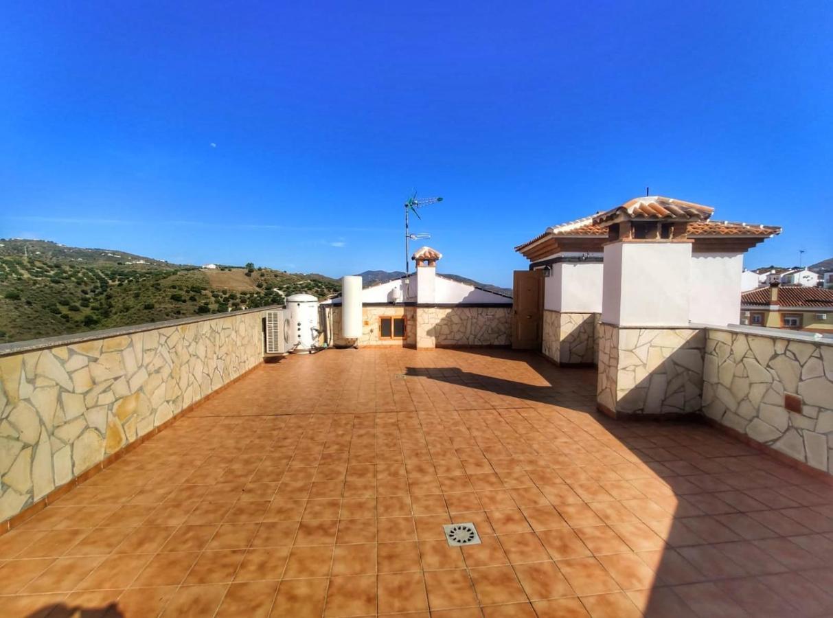 Casa Amplia Con Terraza En La Vinuela Villa Eksteriør bilde