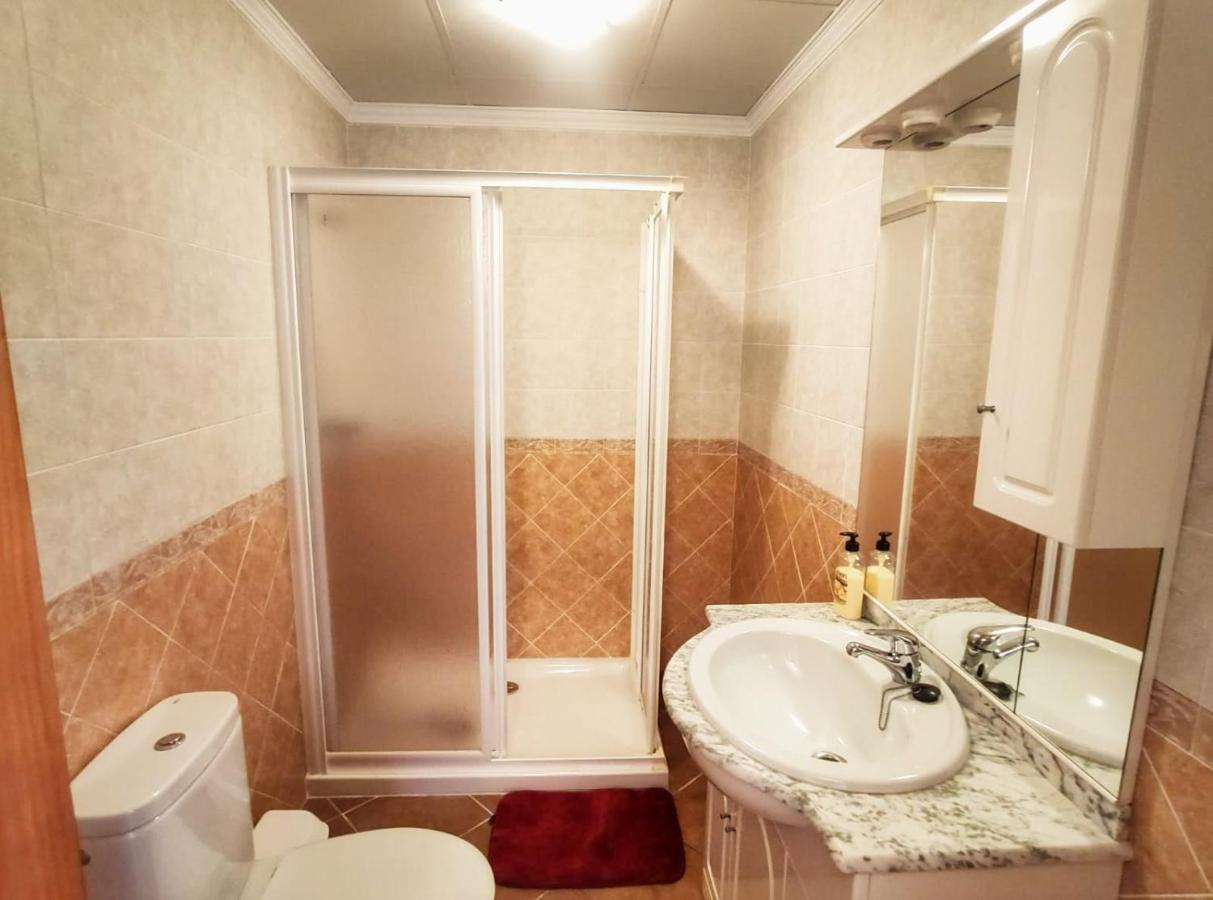 Casa Amplia Con Terraza En La Vinuela Villa Eksteriør bilde